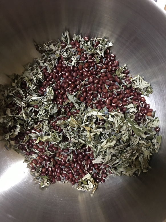小豆とラベンダーとヨモギのホットパック ビワの葉入り 4枚目の画像