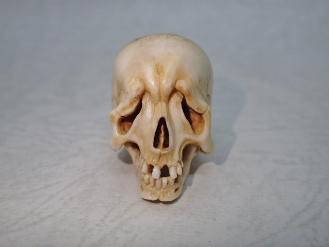 在銘 髑髏作家服部【生生流転】鹿角製髑髏根付 巾着+根付紐＋共