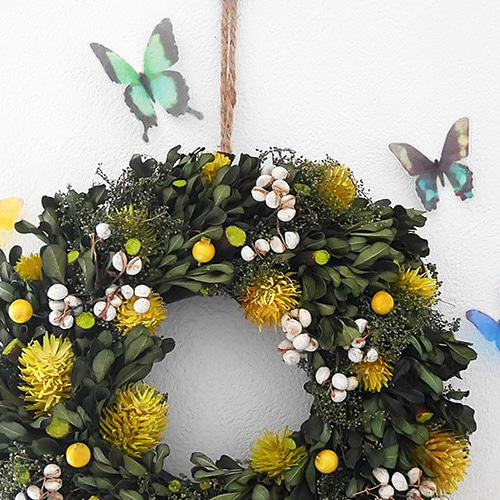 花リースとウォールデコ蝶々 花リースとウォールデコ蝶々