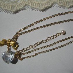 水晶のハートとリボンのネックレス 3枚目の画像
