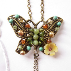 アンティークジュエリー風　蝶のネックレス 2枚目の画像