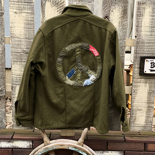 古着セレクトリメイク》ピースワッペンミリタリージャケット 古着セレクトリメイク》ピースワッペンミリタリージャケット