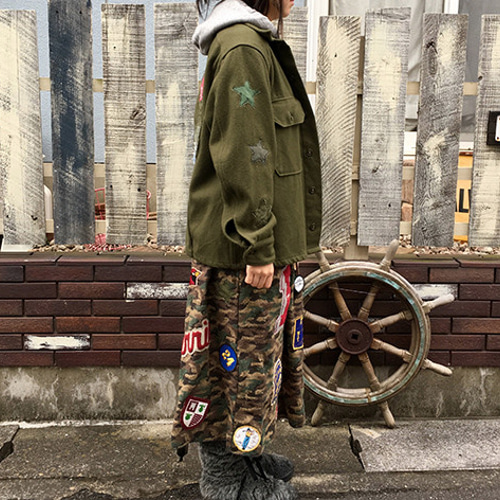 古着セレクトリメイク》ピースワッペンミリタリージャケット