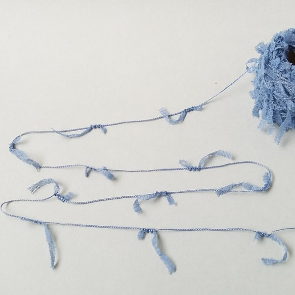 在庫限りB154「チュールヤーン(くすみブルー)」素材糸　引き揃え糸 3枚目の画像