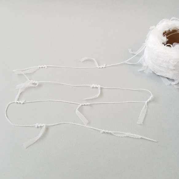 B180「チュールヤーン(ホワイト)」素材糸　引き揃え糸 3枚目の画像