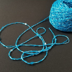 B251「ミニスパンコールヤーン(ブルー)」素材糸　引き揃え糸 2枚目の画像