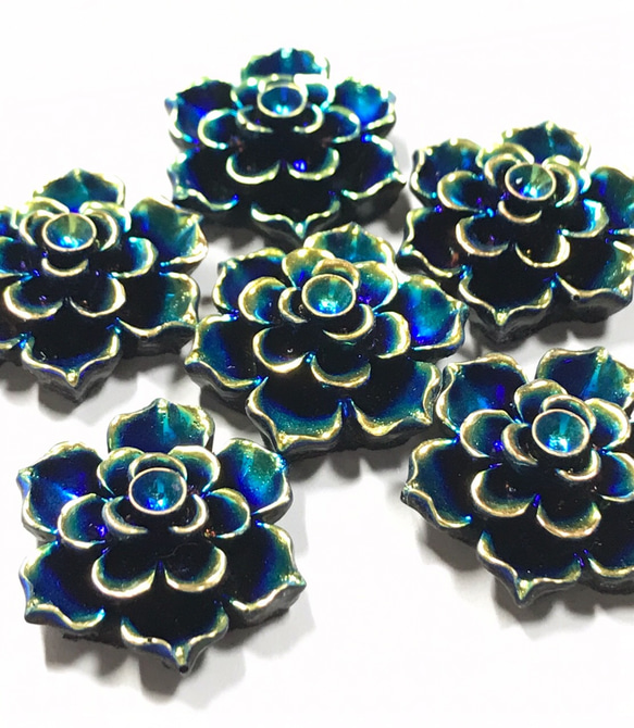 【20mm　6個】ブラック×ブルーオーロラ　バラのアクリルカボション　ラメ　花  AB 3枚目の画像