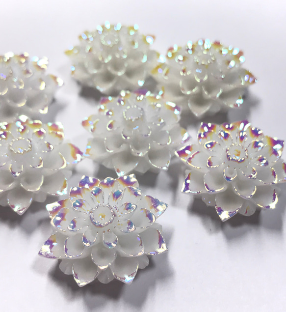 【20mm　6個】ホワイト×オーロラ　ダリアのアクリルカボション　ラメ　花  AB 4枚目の画像