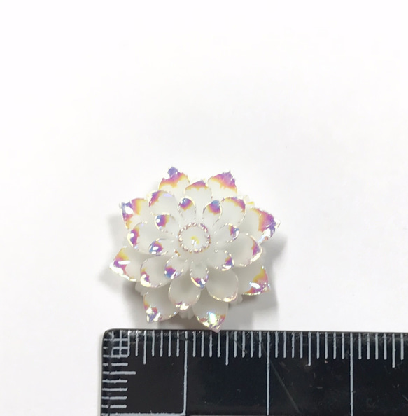 【20mm　6個】ホワイト×オーロラ　ダリアのアクリルカボション　ラメ　花  AB 5枚目の画像