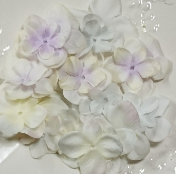 高級あじさいの花びら パーツ 31番 ホワイトパステル 1枚目の画像
