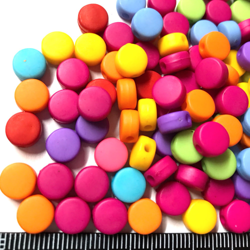 100個】ビビットカラーのラバービーズ サークル 8mm 両穴 ビーズ 資材 