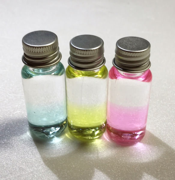 【色が選べる ♥  20ml スポイトボトル】2層のオイルになります♥ハーバリウムオイルと使用します♥ 1枚目の画像