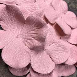 フェイク  レザー   あじさいの花びら パーツ  ピンク 2枚目の画像