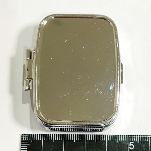 1個】ピルケース レクタングル 長方形 シルバー 仕切り付 2分割