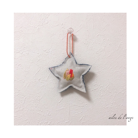 no.596 - flower embroidery ＊ star charm ② 1枚目の画像