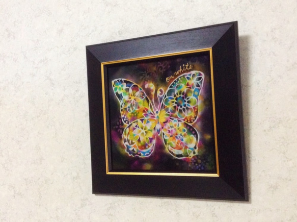 シルク染色画✼花蝶　黒系 2枚目の画像