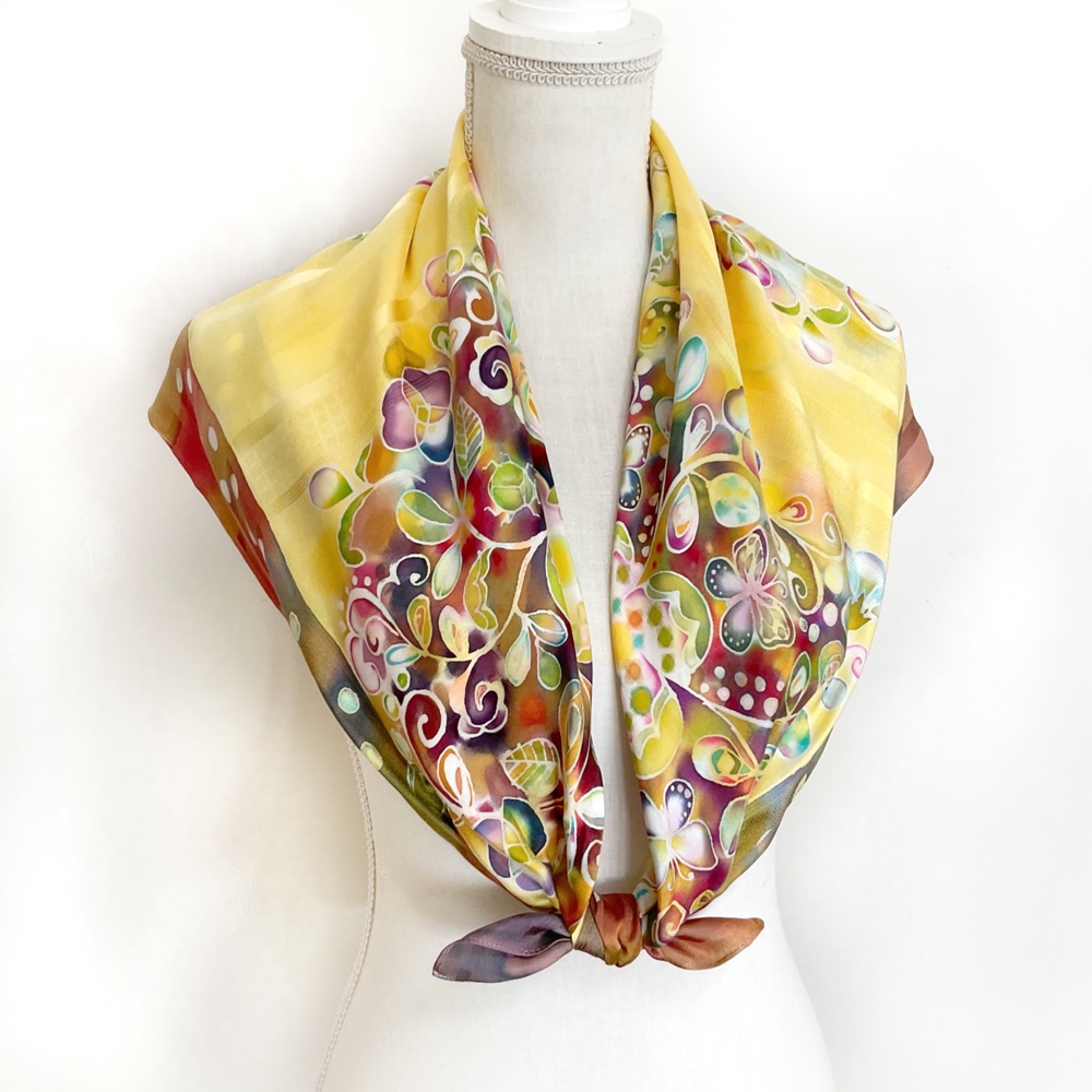 手描きシルクスカーフ❇︎ エンドウマメと遊ぶ