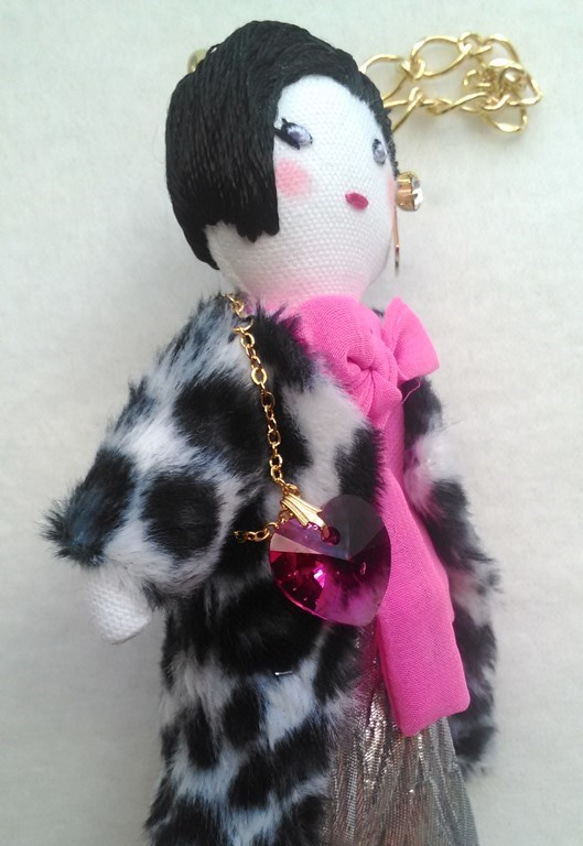 豹紋外套少女包包吊飾（15號） 第3張的照片