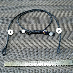 伸縮マスクチェーン黒　白色瑪瑙　星ミルフィオリ　マクラメ　四つ編み　ワックスコード 1枚目の画像