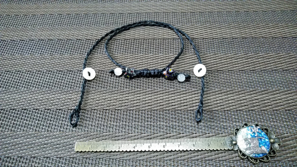 伸縮マスクチェーン黒　白色瑪瑙　星ミルフィオリ　マクラメ　四つ編み　ワックスコード 1枚目の画像