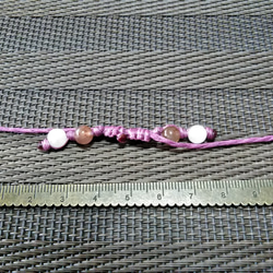 伸縮マスクチェーン紫　ローズクォーツ  ストロベリークォーツ　マクラメ　四つ編み　ワックスコード 3枚目の画像