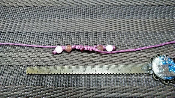 伸縮マスクチェーン紫　ローズクォーツ  ストロベリークォーツ　マクラメ　四つ編み　ワックスコード 3枚目の画像
