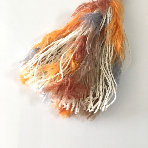 boho オレンジのタッセルチャーム［ネイティブ エスニック 羽根