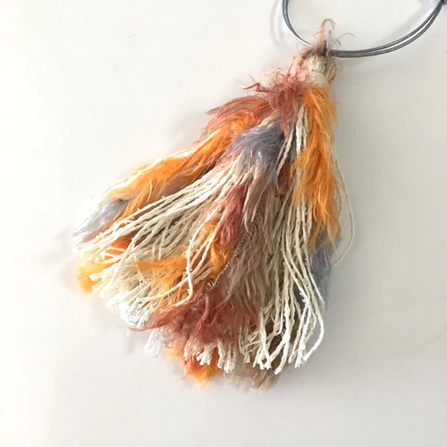 boho オレンジのタッセルチャーム［ネイティブ エスニック 羽根