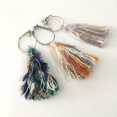 boho オレンジのタッセルチャーム［ネイティブ エスニック 羽根