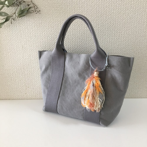 boho オレンジのタッセルチャーム［ネイティブ エスニック 羽根
