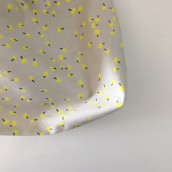 淡いグレーに黄色とネイビー　ほたるのような　きんちゃく・インナーバッグ 4枚目の画像