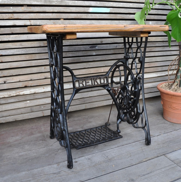 稀少/ビンテージ/イギリス製/REIKO/ミシン脚/網目脚/テーブル/店舗什器 稀少/ビンテージ/イギリス製/REIKO/ミシン脚/網目脚/テーブル