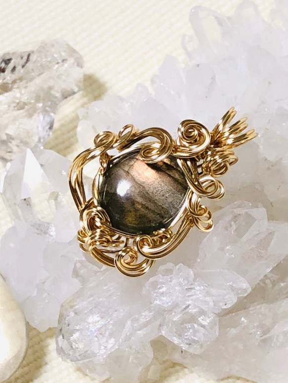 月と太陽の石》ピンクゴールドシラー・ラブラドライトペンダント