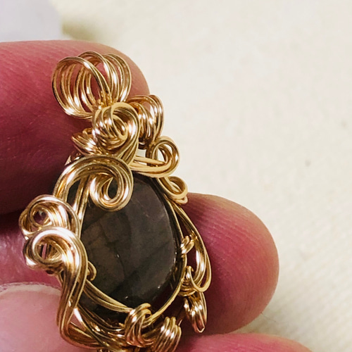 高品質　満月カラーの強シラー　透明度抜群　ゴールデン　ラブラドライト　ペンダント 高品質 満月カラーの強シラー 透明度抜群 ゴールデン