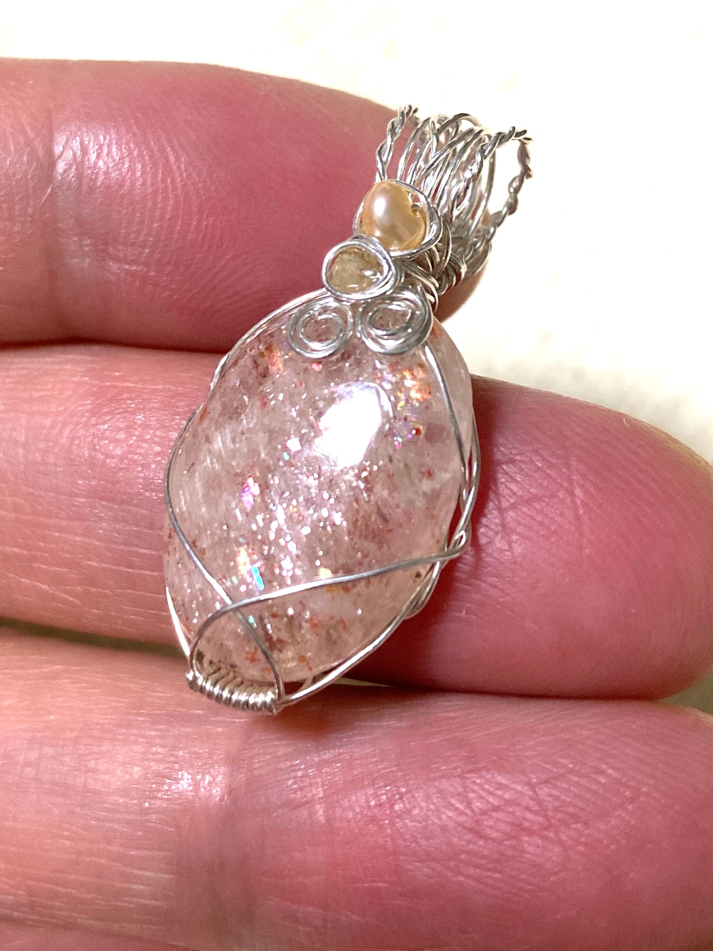 クリア系サンストーンのsilver925製ワイヤーペンダントトップ　ワイヤーアクセサリー