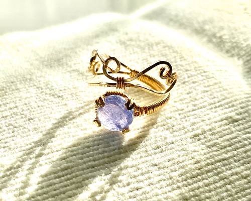 タンザナイト14kgfワイヤーリング【フリーサイズ】 指輪・リング KK