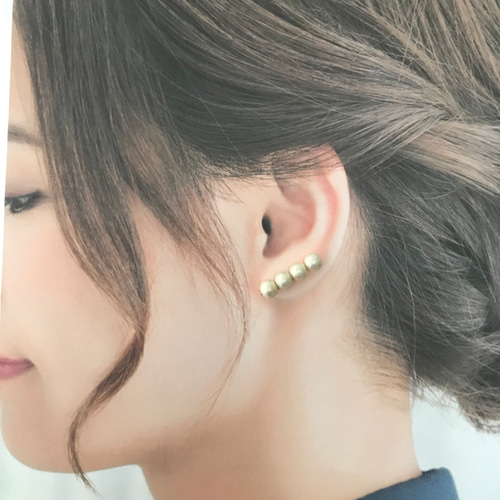 コットンパールの4連ラインピアス ピアス（その他） HENO_HENO