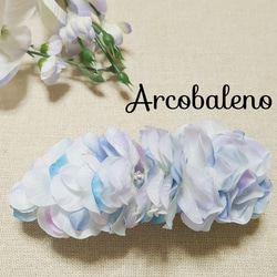 【送料無料】紫陽花バレッタ～清楚な淡いブルーとスワロフスキーの雫 1枚目の画像