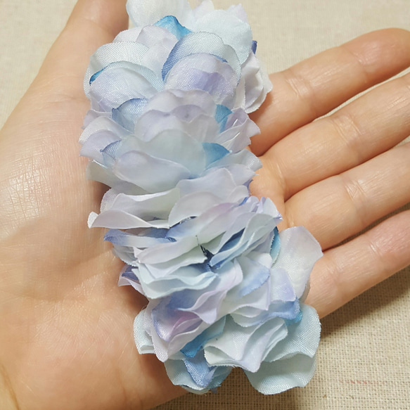 【送料無料】紫陽花バレッタ～清楚な淡いブルーとスワロフスキーの雫 4枚目の画像