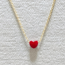 【送料無料】tiny red heart～真っ赤なハートのシンプルネックレス 1枚目の画像