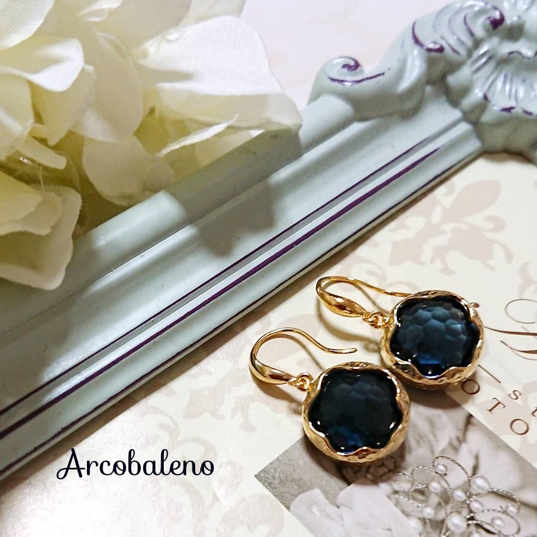 モンタナブルーのボリュームガラスピアス◇パーツ変更可能 ピアス  