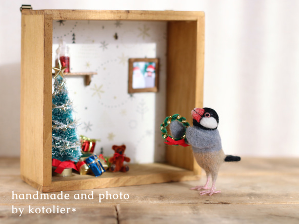 鳥さんのクリスマスBOX 【羊毛フェルト鳥さん 文鳥さん1羽と箱のお部屋＆ミニチュア小物】 1枚目の画像