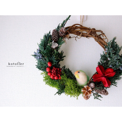 コザクラインコのクリスマスリース 羊毛フェルト小鳥のクリスマス