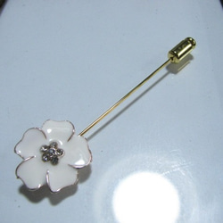 ハットピン・ブローチ　（白い花） 2枚目の画像