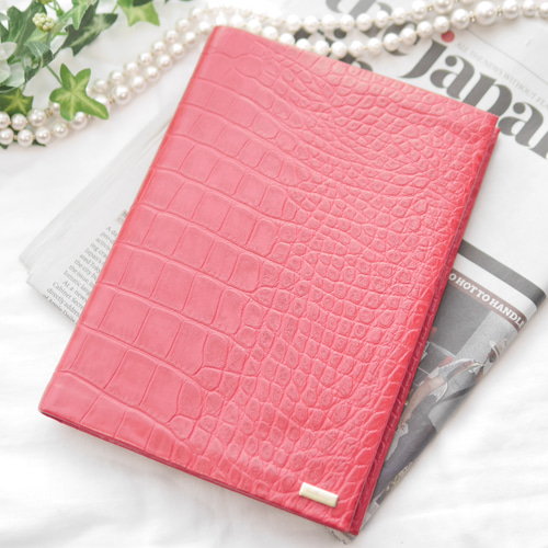 ハンドメイド本牛革いちご柄手帳カバー（ピンク） ハンドメイド本牛革いちご柄手帳カバー（ピンク） ハンドメイド