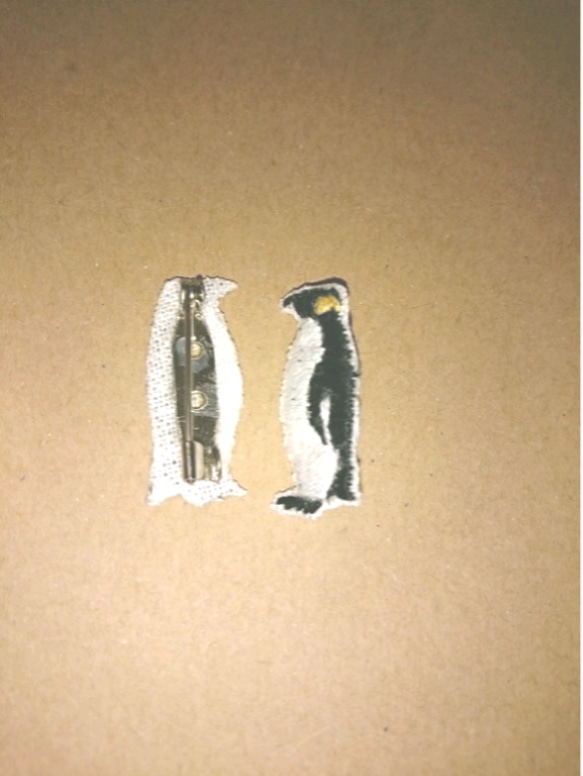 ペンギンの華奢な刺繍ブローチ 4枚目の画像