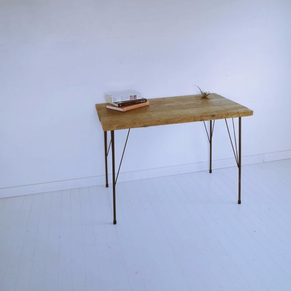 古材と鉄脚のテーブル 