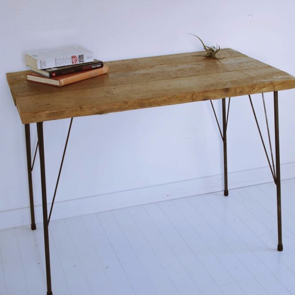 古材と鉄脚のテーブル 