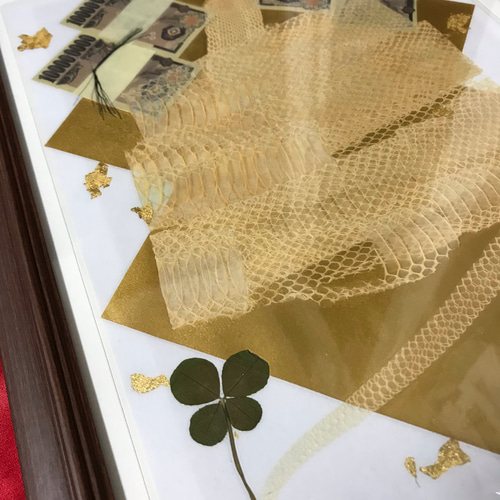 白蛇の一本脱ぎ＆馬のたてがみ＆帯封＆四つ葉のクローバー＆フクロウの  