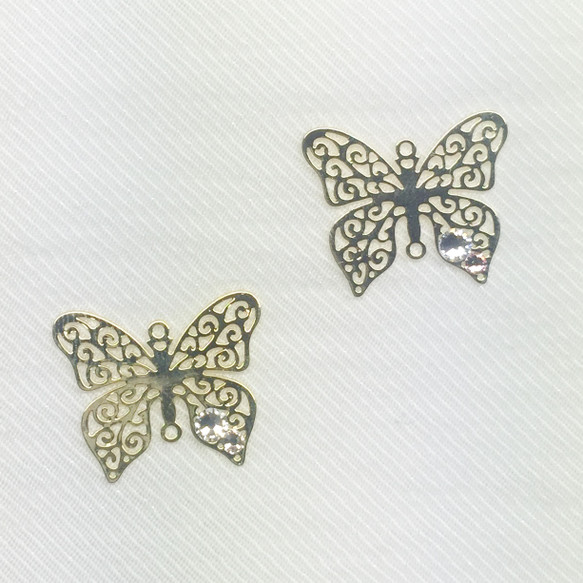 蝶がとまるパールのネックレス 4枚目の画像